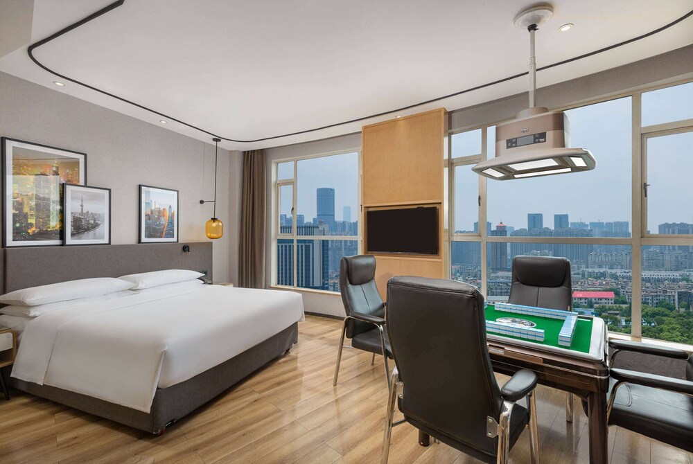 Room, 1 King Bed, Non Smoking (Mahjong) photo 1