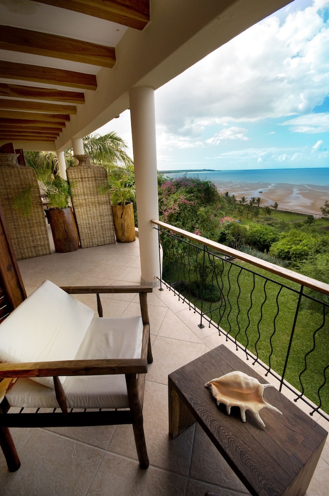 Standard Room, 2 Twin Beds, Sea View photo 2