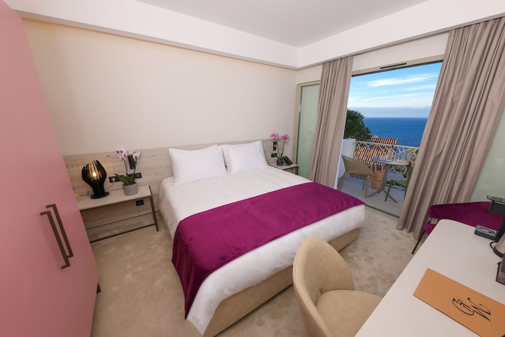 Panoramic Room