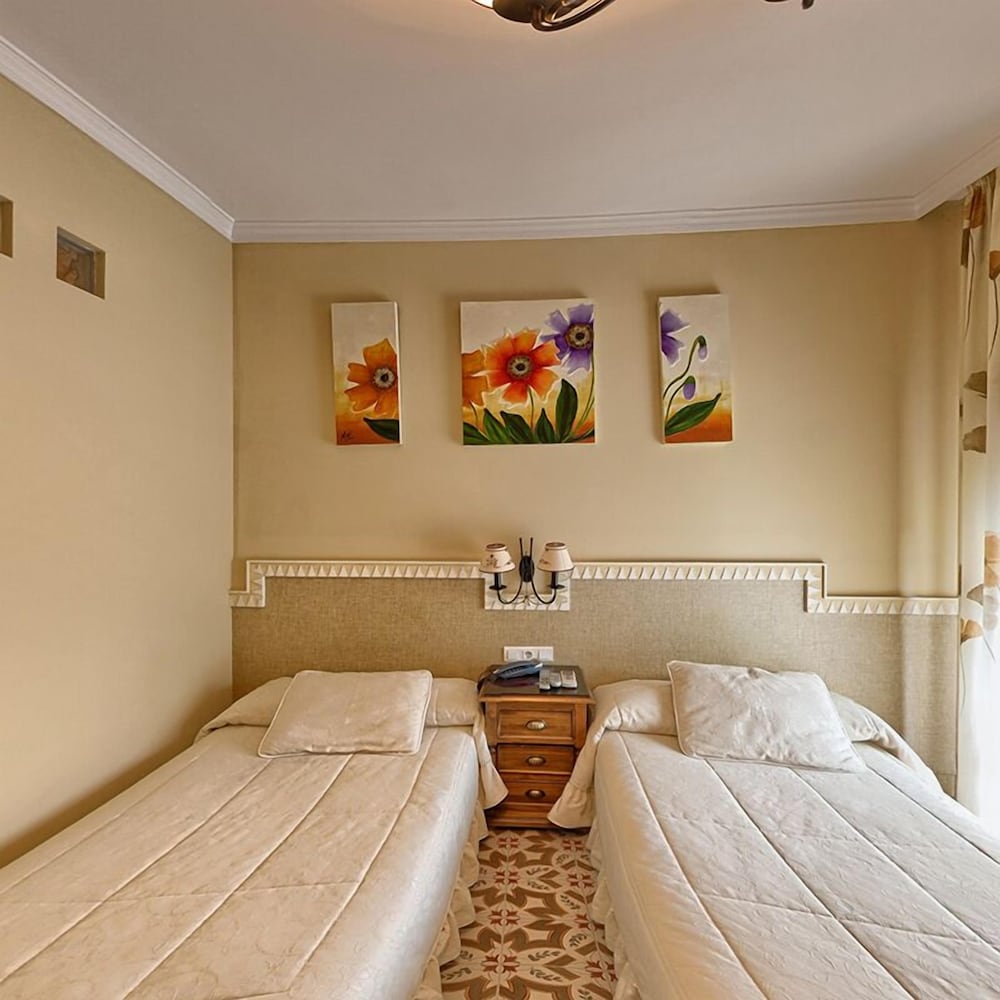 Double or Twin Room, Private Bathroom, Mountain View photo 3