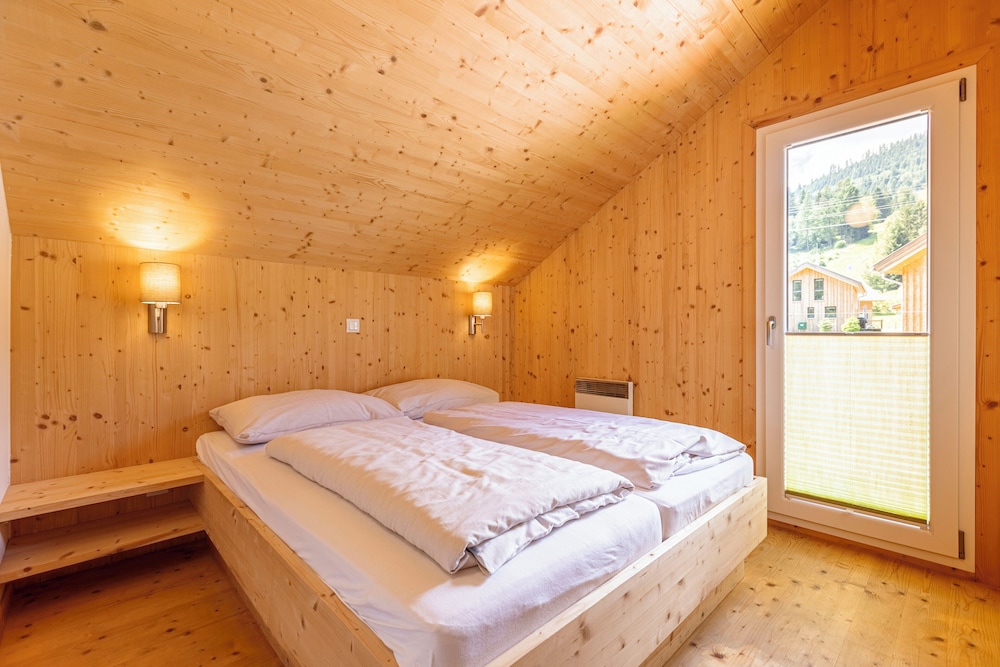 Chalet # 49a  mit 4 Schlafzimmern, IR-Sauna & Whirlpool