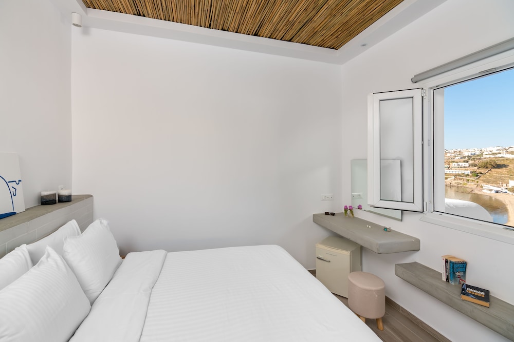 Classic Double Room, Partial Sea View