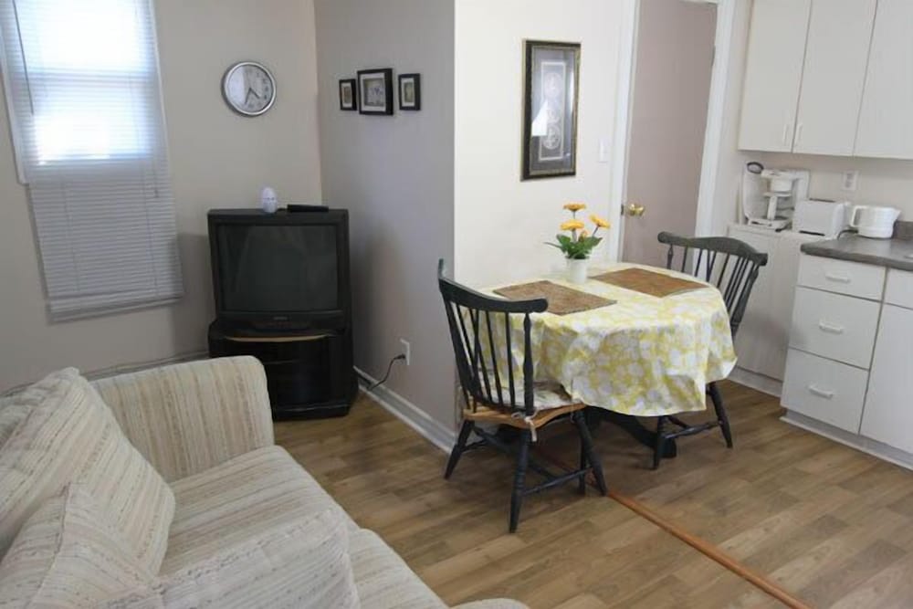 Beach1 Bunkie, 2 Bedrooms, 2 Double Beds, Kitchen photo 2