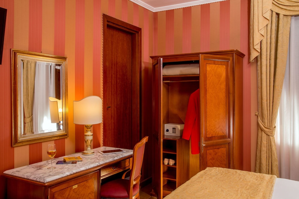 Economy Double Room photo 3