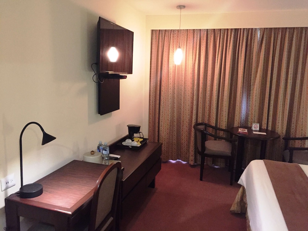 Executive Room, 1 King Bed, Non Smoking - Photo 8