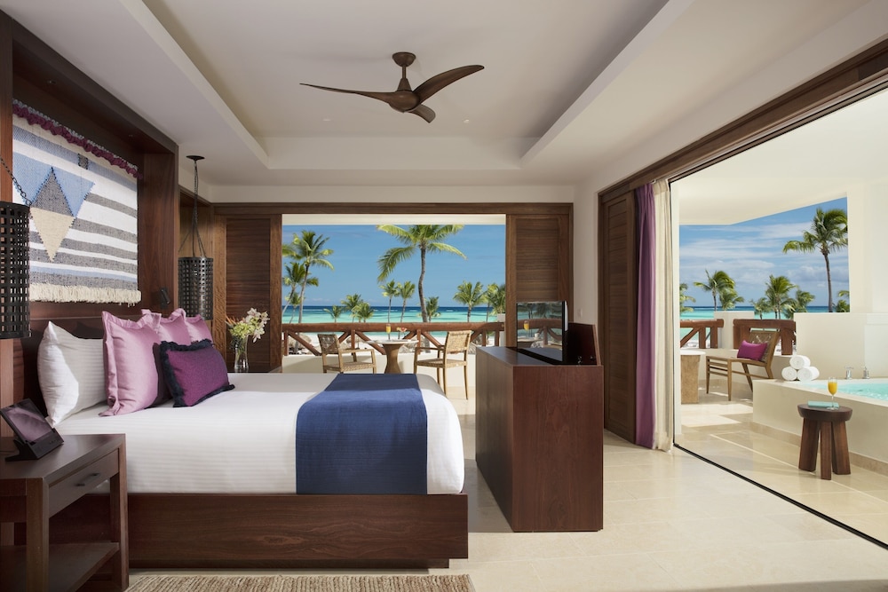 Preferred Club Master Suite Plunge Pool Ocean Front King