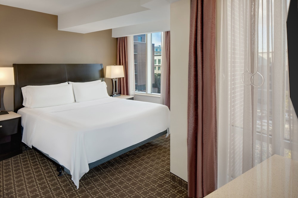 Signature Suite, 1 King Bed (Corner) - Photo 2
