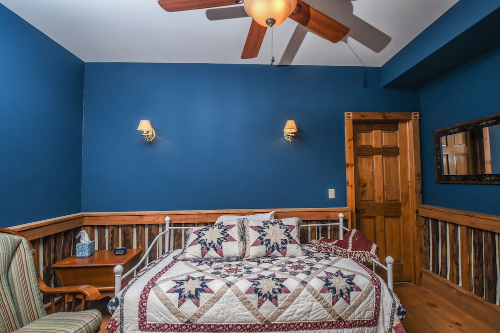 House, 5 Bedrooms, Fireplace photo 3