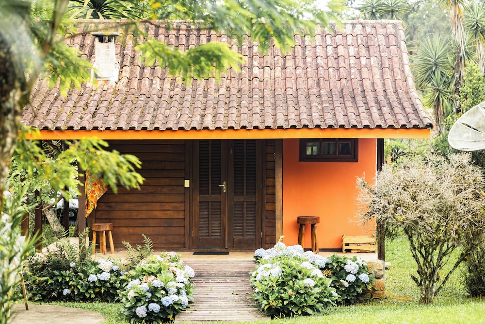 Standard Chalet, 1 Queen Bed, Pets Allowed, Garden View photo 1
