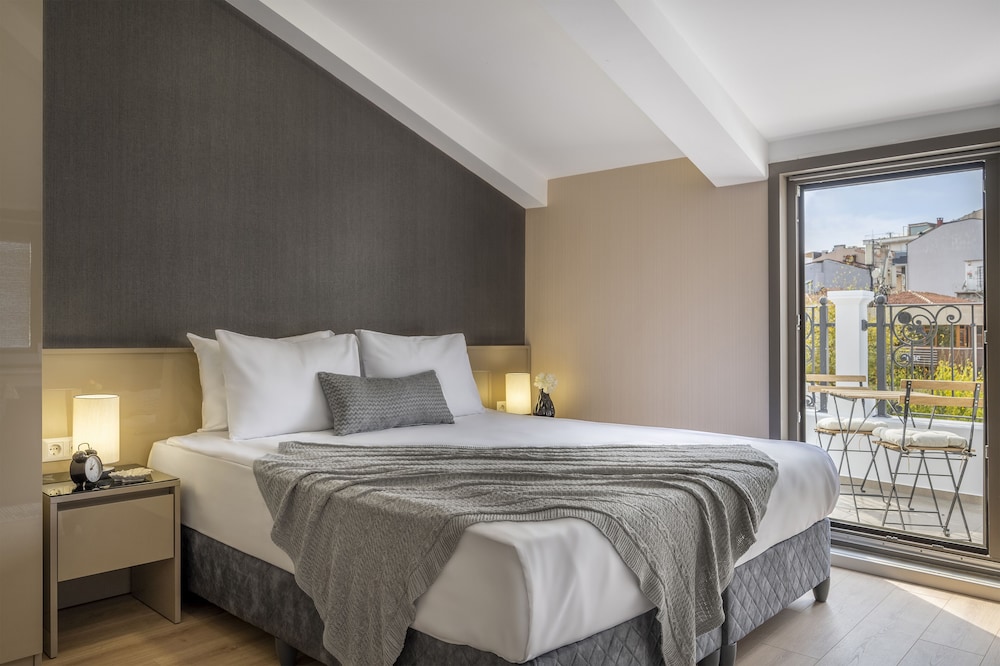 Queen Terrace Penthouse photo 3