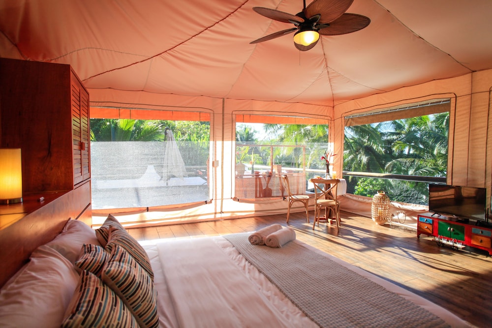 Beachfront Glamping Junior Suite photo 3