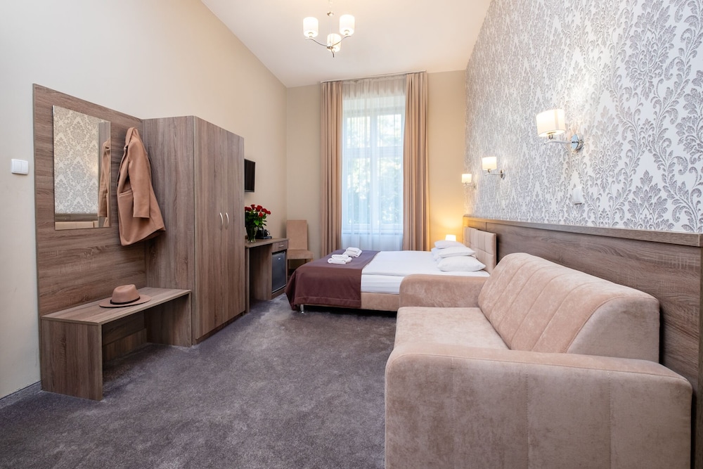 Standard Double Room - Photo 10