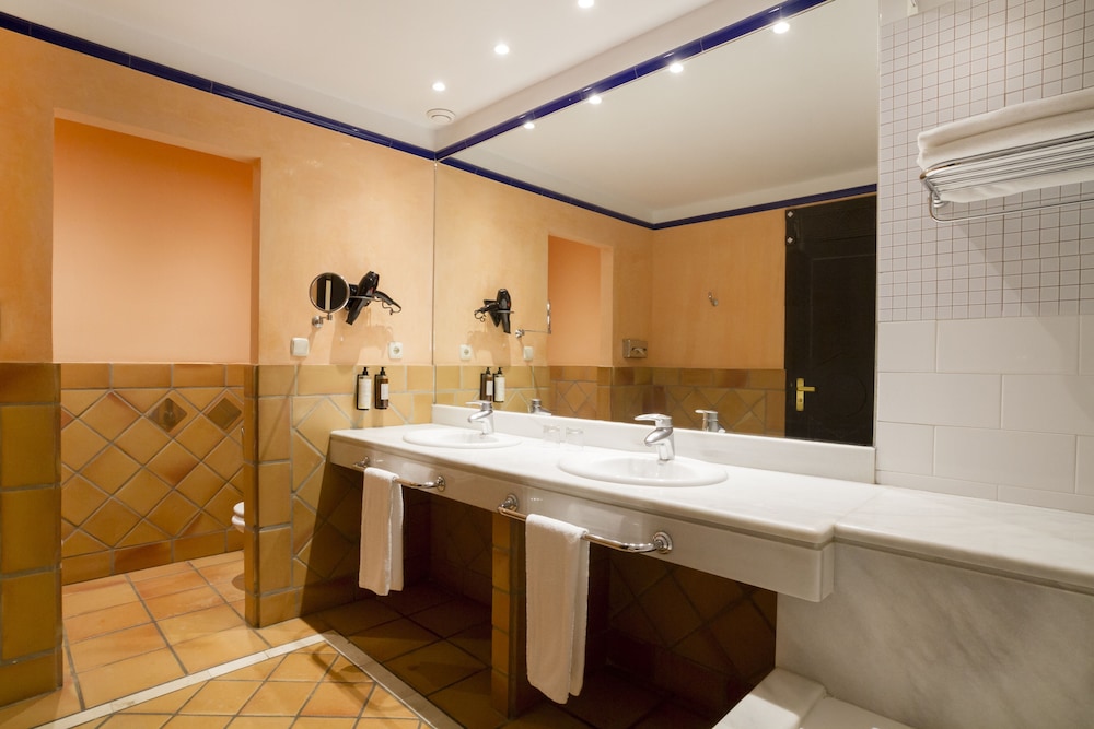 Standard Quadruple Room - Photo 6
