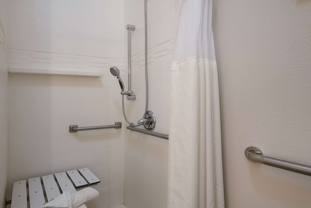 Suite, 2 Queen Beds, Accessible, Balcony - Photo 5