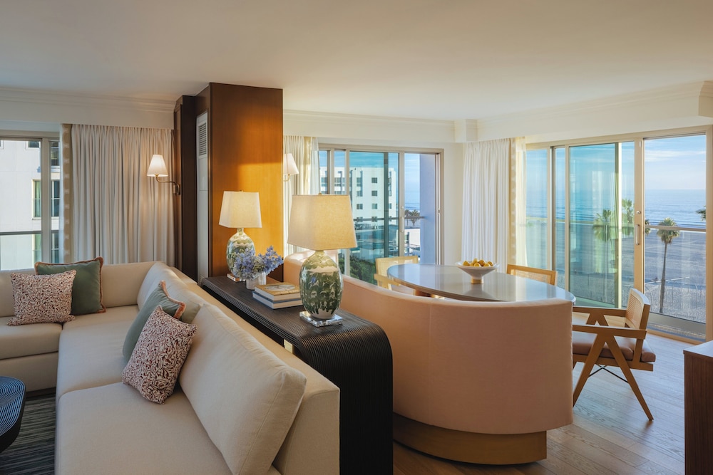 Suite, 1 Bedroom, Corner (Oceanfront) - Photo 1