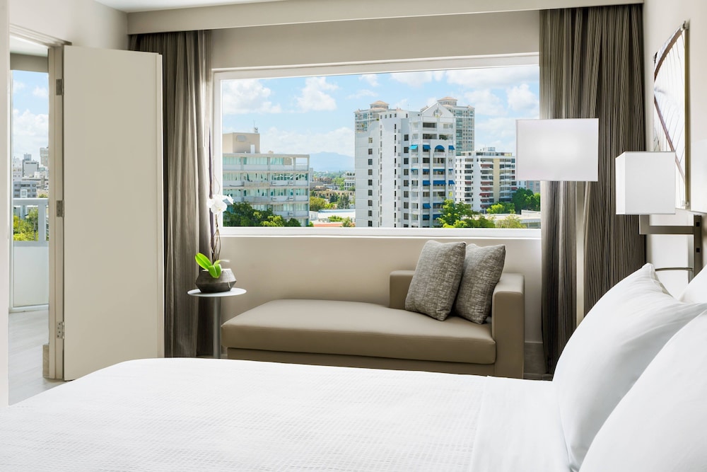 Suite, 1 Bedroom, Balcony - Photo 9