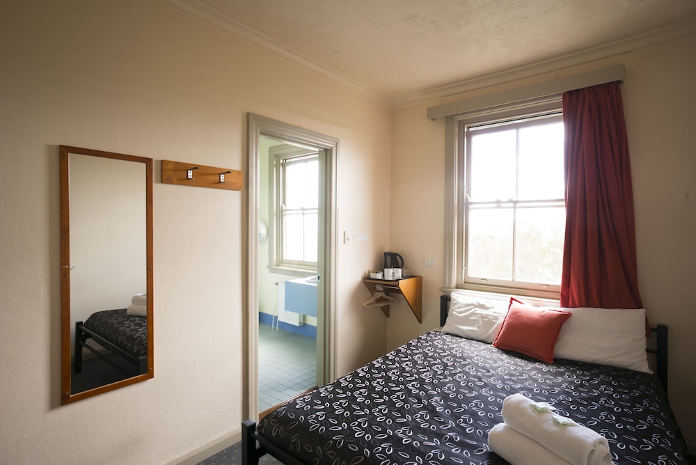 Queen Room Ensuite photo 1
