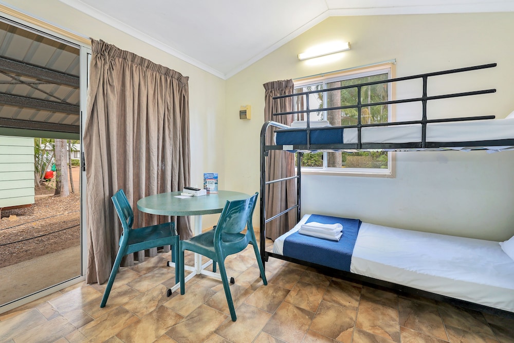 Standard Cabin, Multiple Beds