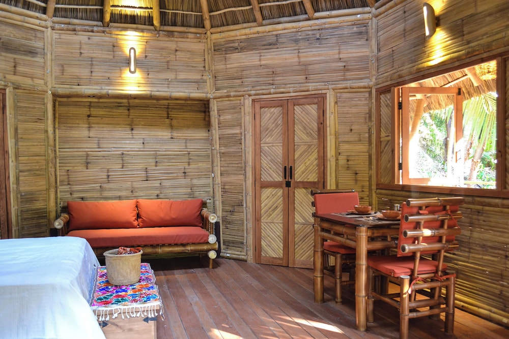 Romantic Cabin, Garden View photo 3
