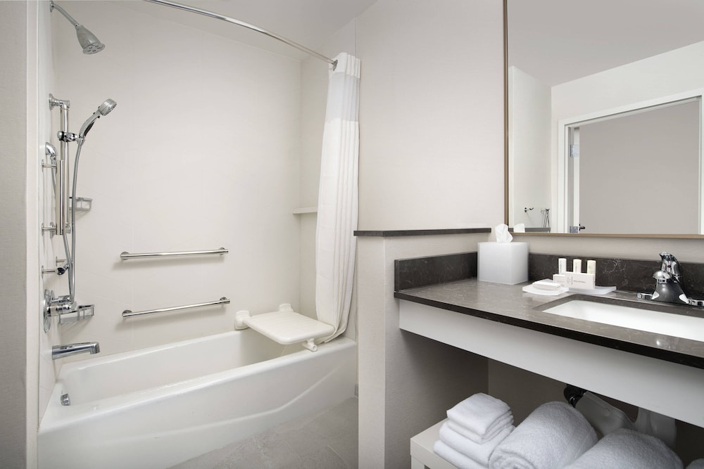 Suite, 1 King Bed with Sofa bed (Mobility Accessible, Tub) photo 3