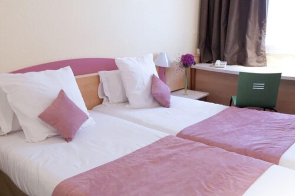 Standard Twin Room, 2 Twin Beds photo 3