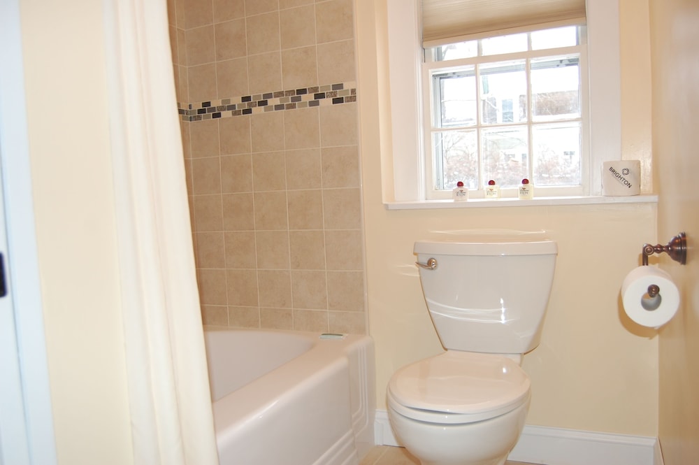 Family Suite, 2 King and 2 Twin Beds (per suite), photo 6