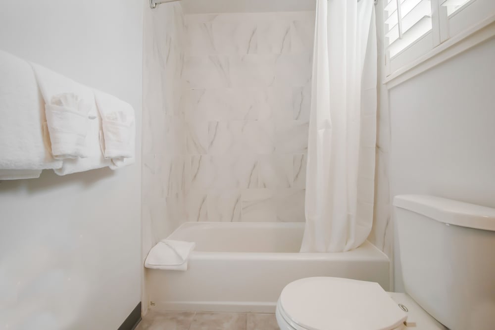 Suite, 1 Bedroom (Queen) - Photo 7