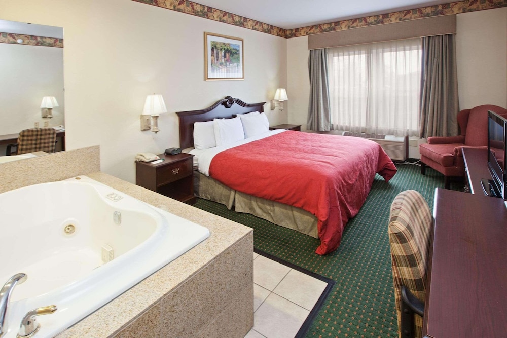 Suite, 1 King Bed, Non Smoking, Jetted Tub