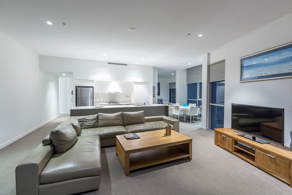 2 Bedroom City Lights View photo 2