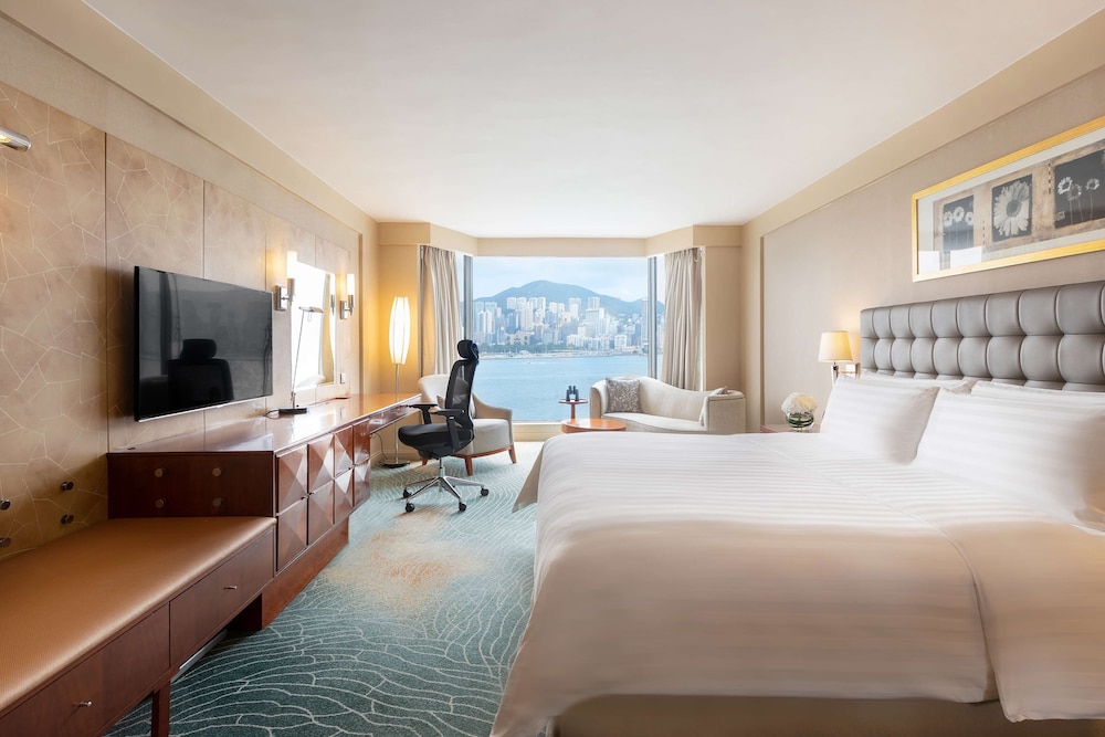Horizon Club Deluxe Harbour View King Room with Club Lounge Access thumbnail 5