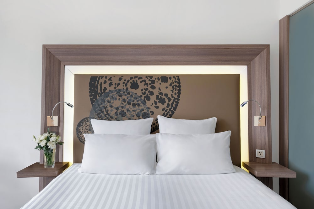 Premier Room, 1 King Bed (Executive) photo 2