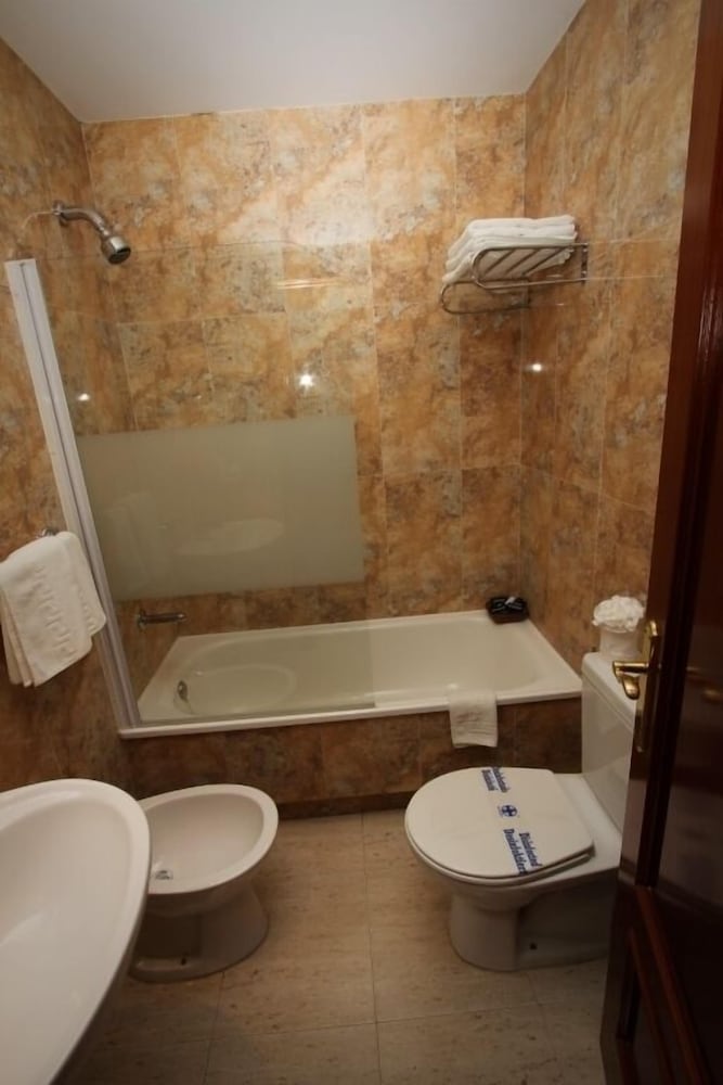 Double Room - Photo 5