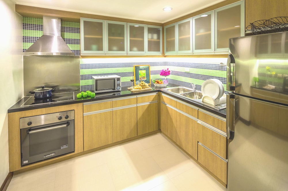 Three-Bedroom Suite - Photo 3