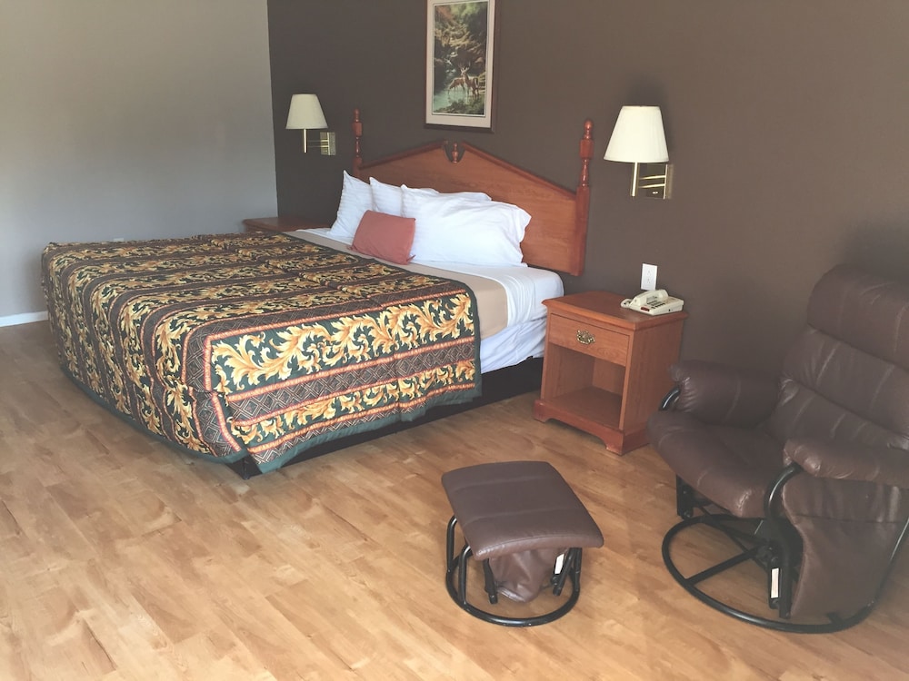 Classic Room, 1 King Bed, Non Smoking