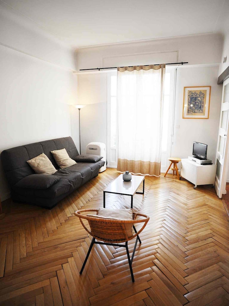 Standard Apartment, 1 Living-Room, 1 Bedroom, Kitchen Us0608817s0731