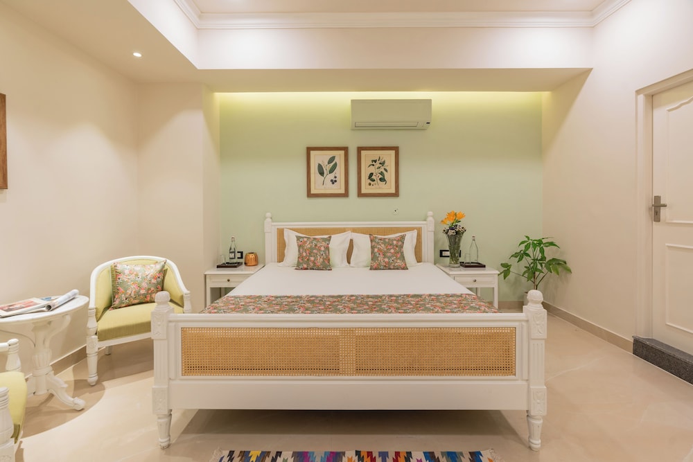 Lily Room