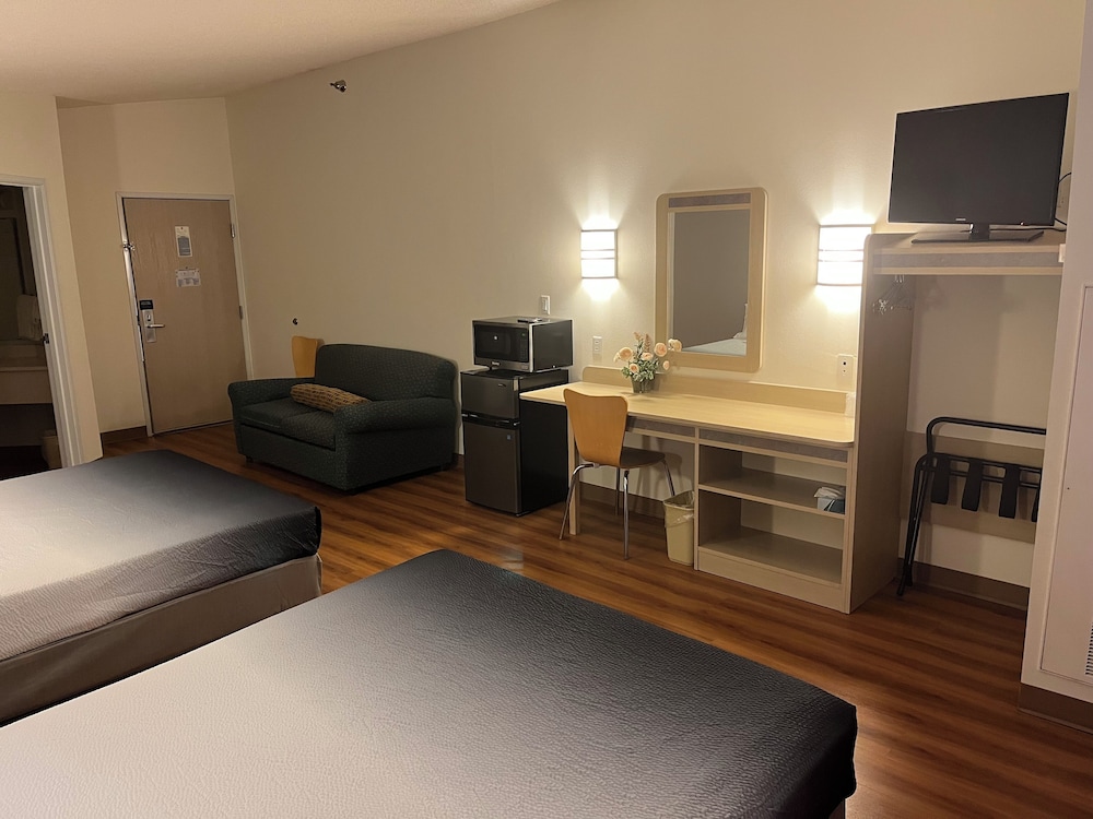Suite, Multiple Beds, Non Smoking photo 2