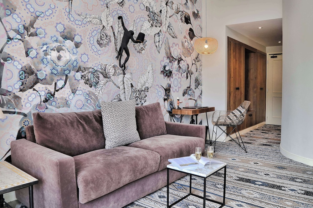 Deluxe Room, 1 King Bed with Sofa bed