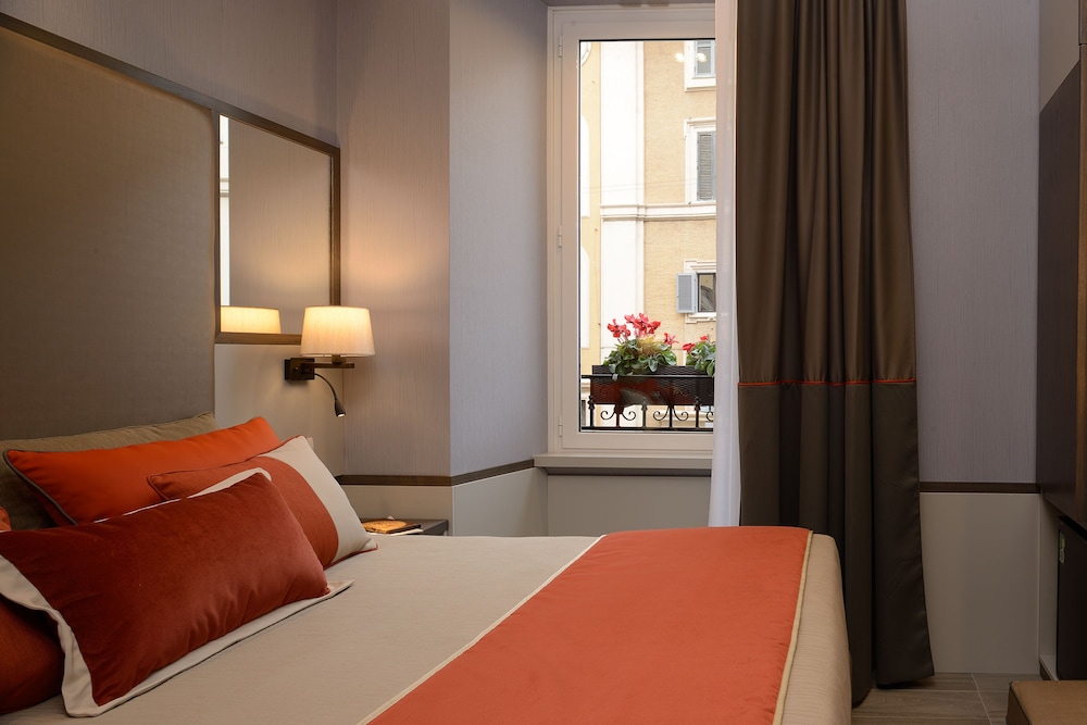 Superior Suite, Courtyard View photo 2