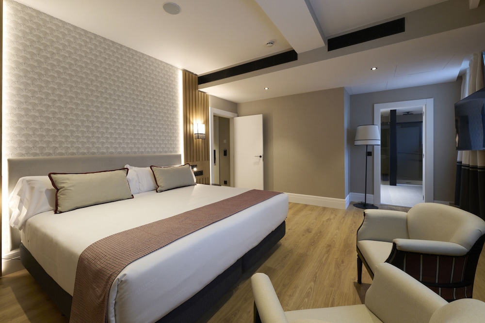 Junior Suite, Private Pool, City View (Panoramic View, Deluxe)