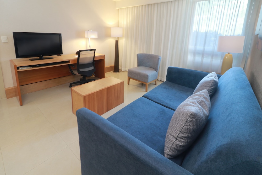 Suite, Kitchen - Photo 6