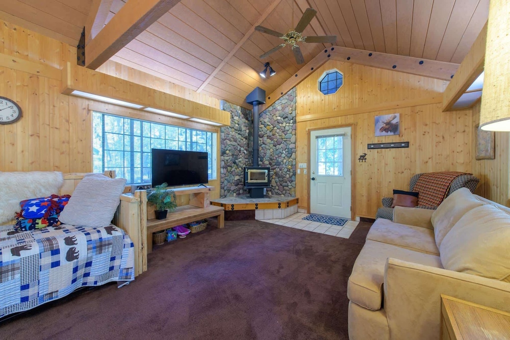 Cabin, Multiple Beds, Patio, Mountain View (Glen Lake Cabin in the Woods)