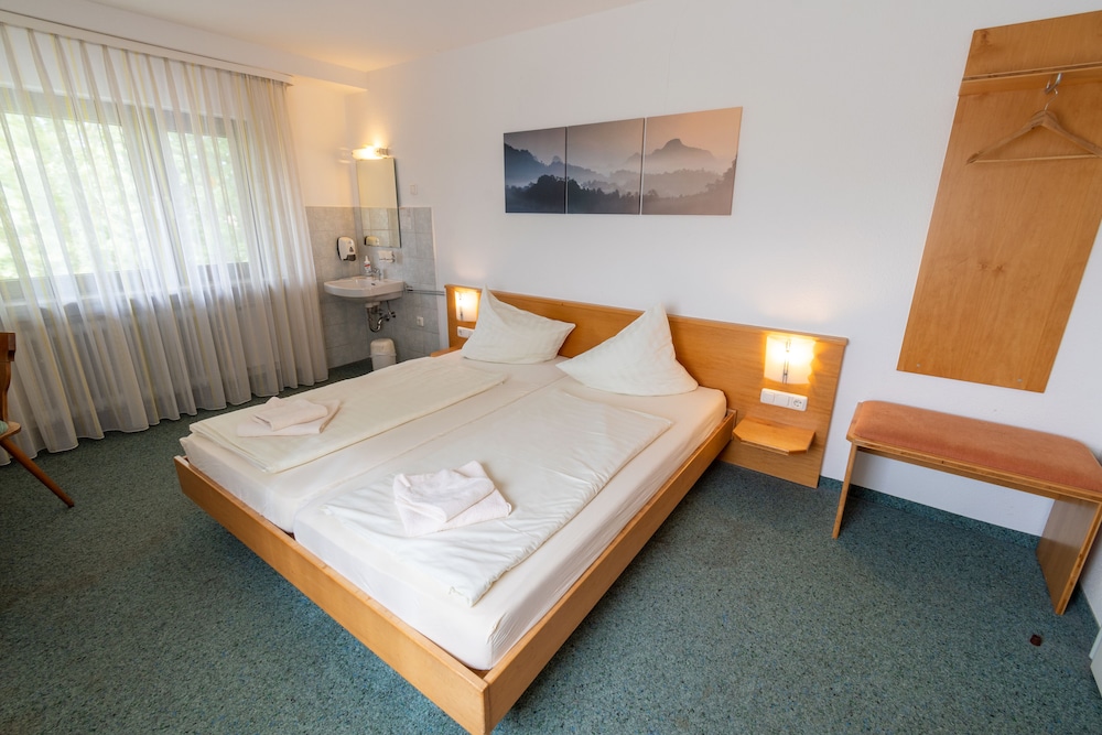 Economy Single Room, Shared Bathroom photo 2