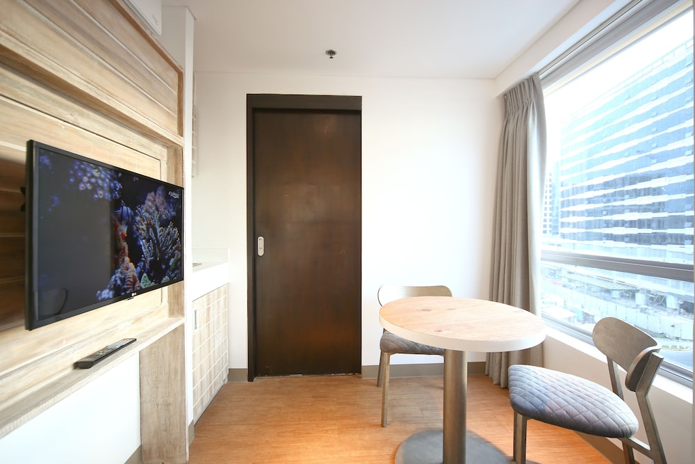 Suite, 1 King Bed, Non Smoking (Penthouse Suite B) photo 3
