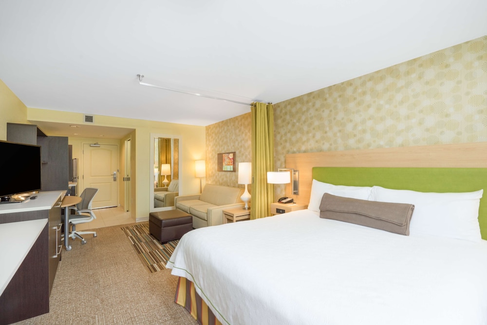 Studio, 1 King Bed, Accessible, Non Smoking (mob/hearing acc w/ bathtub)