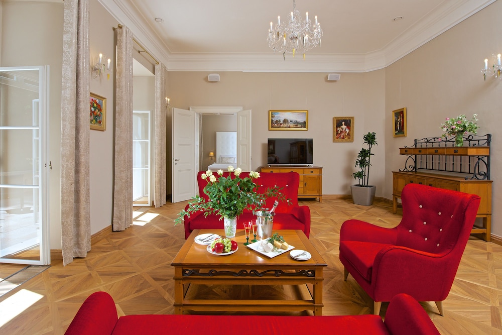 Deluxe Apartment (separate bedroom, terrace, park view) photo 1