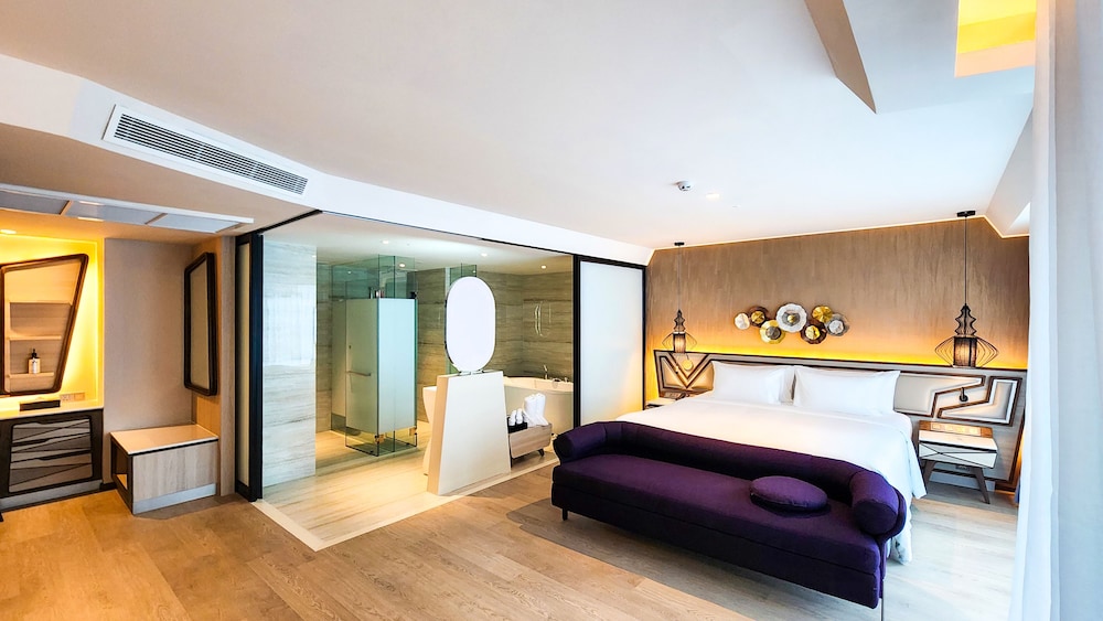 Amethyst Grand Executive - Photo 1