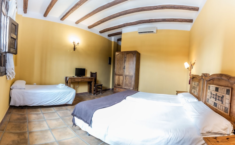 Premium Triple Room - Photo 3