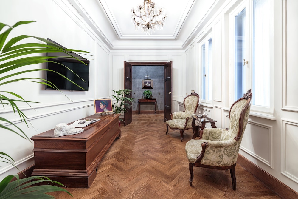 Suite, Garden View thumbnail 5