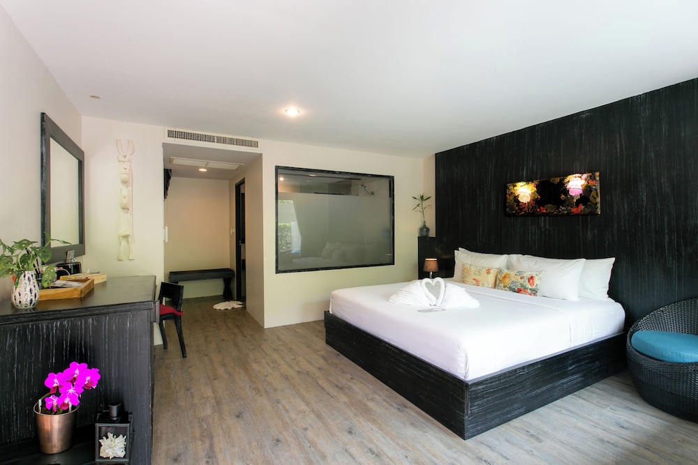 Comfort Room - Photo 1